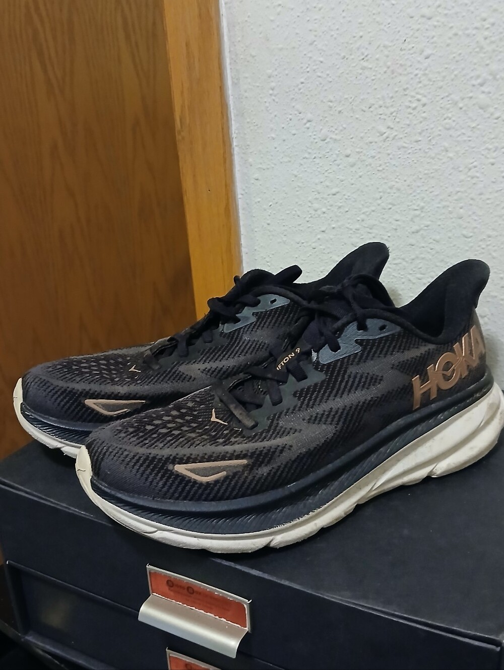 HOKA Clifton 9 Women’s Running Shoes - Black / Rose Gold - Size 8.5B